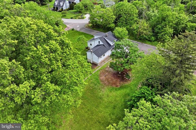 4 BORATEN RD, Royersford, PA 19468