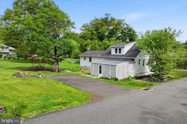 4 BORATEN RD, Royersford, PA 19468