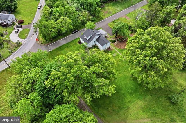 4 BORATEN RD, Royersford, PA 19468