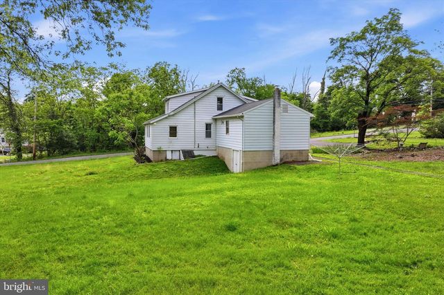 4 BORATEN RD, Royersford, PA 19468