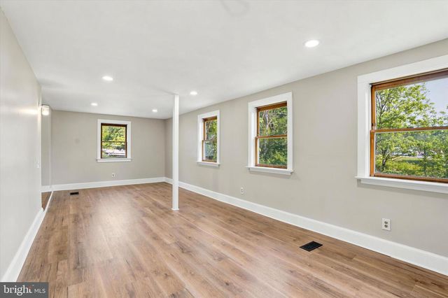 4 BORATEN RD, Royersford, PA 19468
