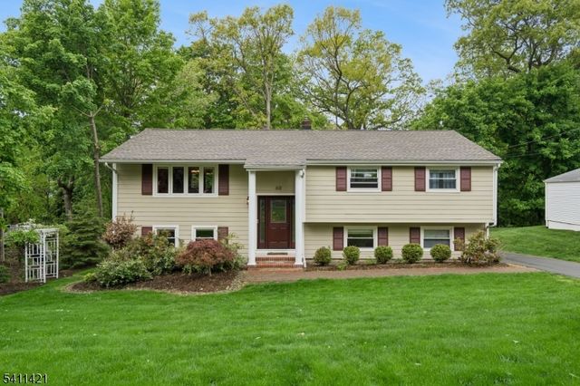 60 Edgemere Rd, Livingston Twp., NJ 07039