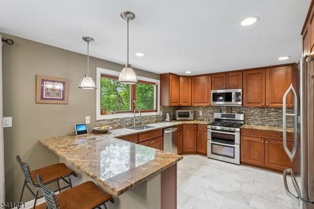 60 Edgemere Rd, Livingston Twp., NJ 07039