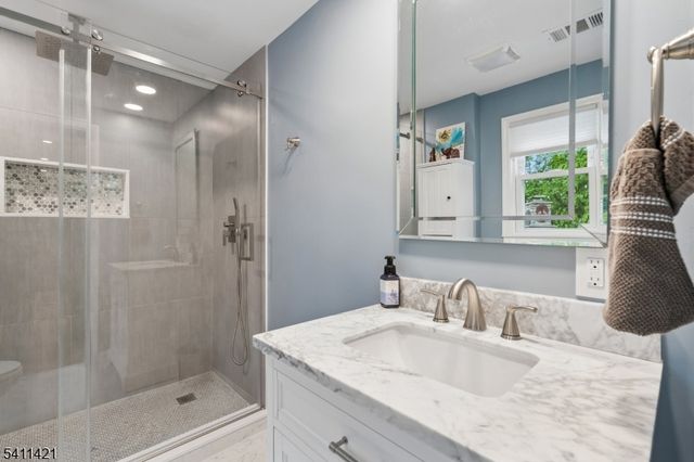 60 Edgemere Rd, Livingston Twp., NJ 07039