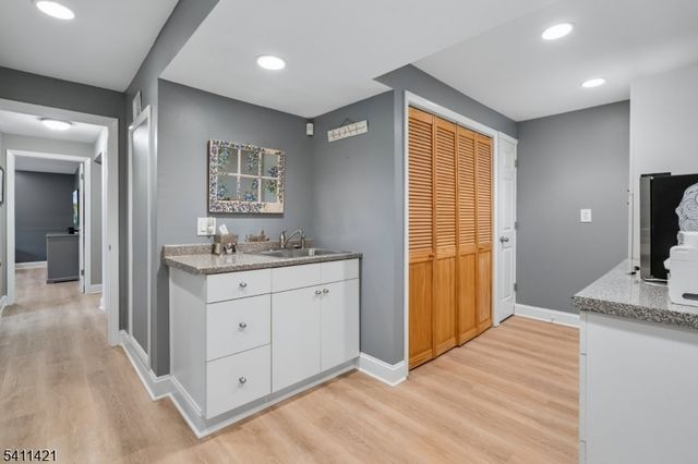 60 Edgemere Rd, Livingston Twp., NJ 07039