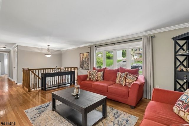 60 Edgemere Rd, Livingston Twp., NJ 07039