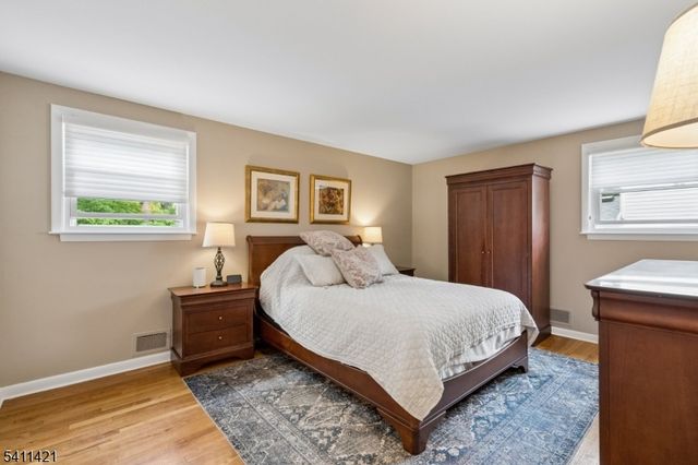 60 Edgemere Rd, Livingston Twp., NJ 07039
