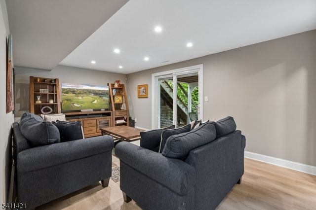 60 Edgemere Rd, Livingston Twp., NJ 07039