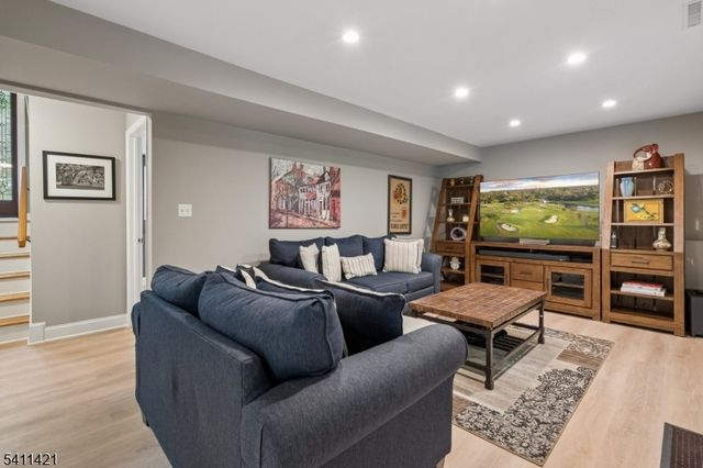 60 Edgemere Rd, Livingston Twp., NJ 07039