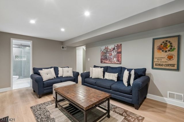 60 Edgemere Rd, Livingston Twp., NJ 07039
