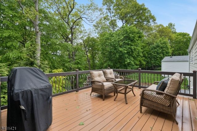 60 Edgemere Rd, Livingston Twp., NJ 07039