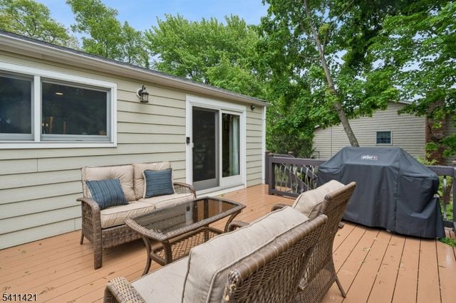60 Edgemere Rd, Livingston Twp., NJ 07039