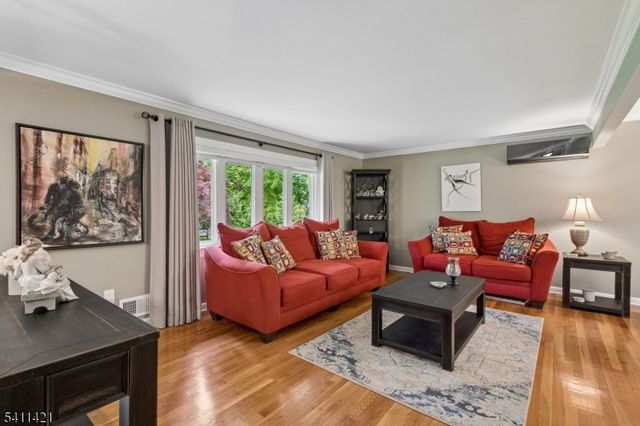 60 Edgemere Rd, Livingston Twp., NJ 07039