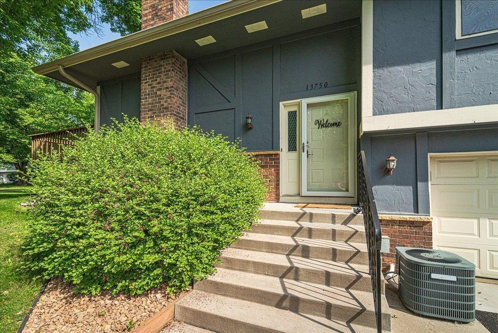 13750 74th Avenue N, Maple Grove, MN 55311