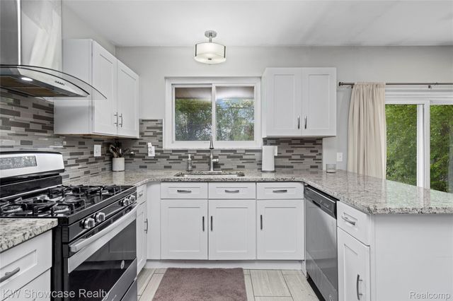 20125 Ledgestone Street, Southfield, MI 48076