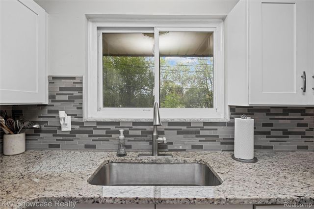 20125 Ledgestone Street, Southfield, MI 48076