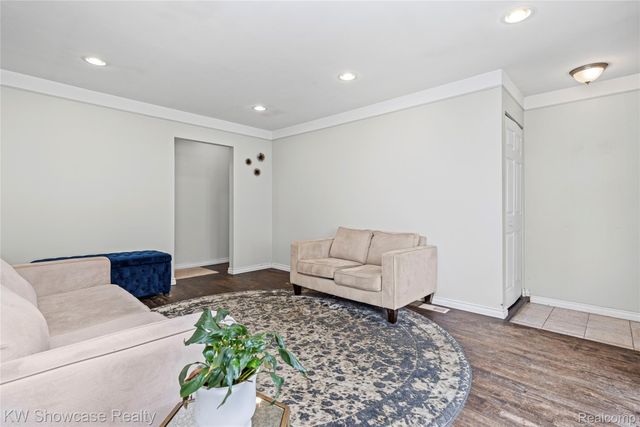 20125 Ledgestone Street, Southfield, MI 48076