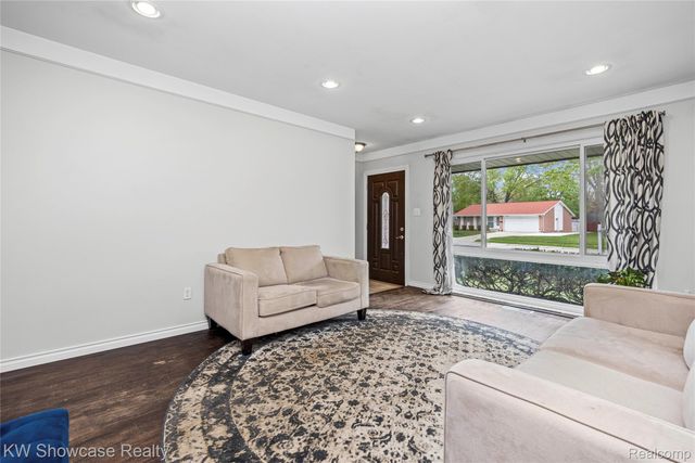 20125 Ledgestone Street, Southfield, MI 48076