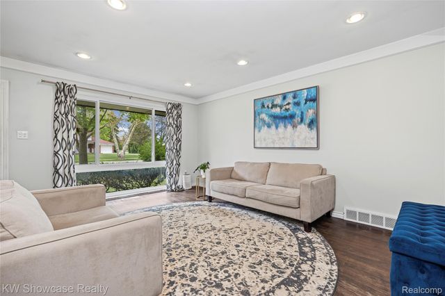 20125 Ledgestone Street, Southfield, MI 48076