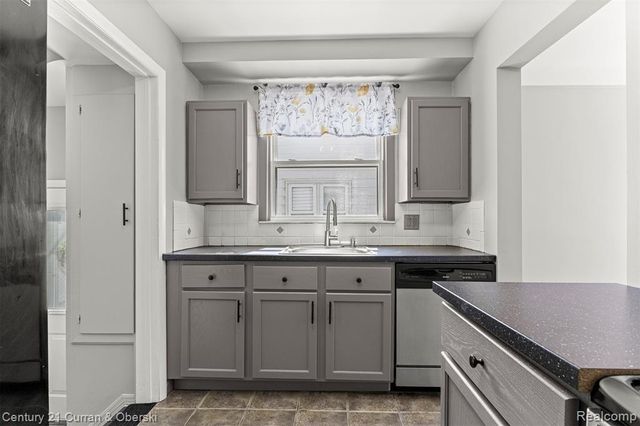 14734 College Avenue, Allen Park, MI 48101