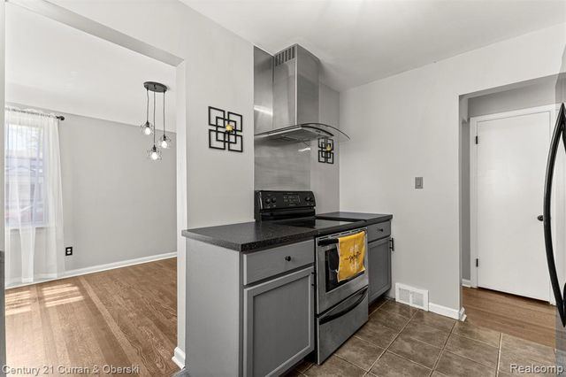 14734 College Avenue, Allen Park, MI 48101
