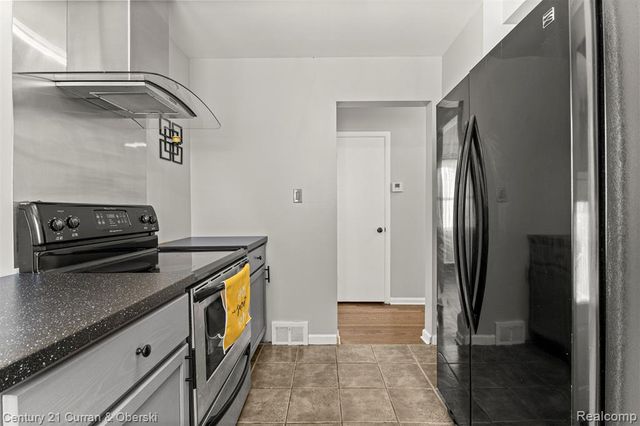 14734 College Avenue, Allen Park, MI 48101
