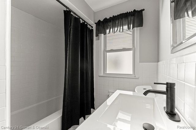 14734 College Avenue, Allen Park, MI 48101