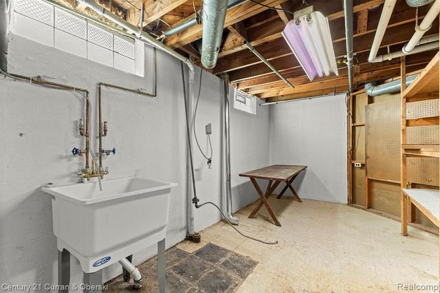 14734 College Avenue, Allen Park, MI 48101