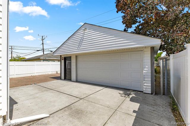 14734 College Avenue, Allen Park, MI 48101