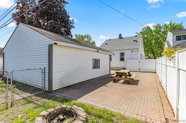 14734 College Avenue, Allen Park, MI 48101