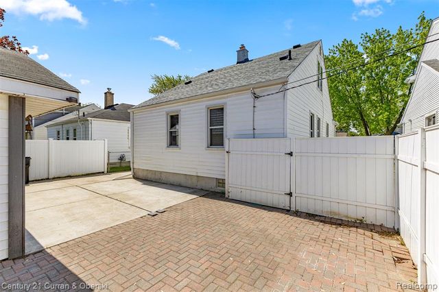 14734 College Avenue, Allen Park, MI 48101