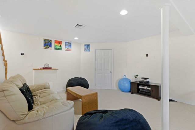 16 Windsor Rd, Shirley, MA 01464