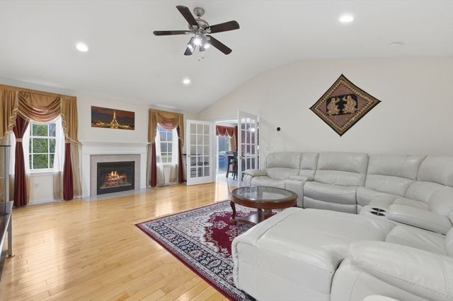 16 Windsor Rd, Shirley, MA 01464