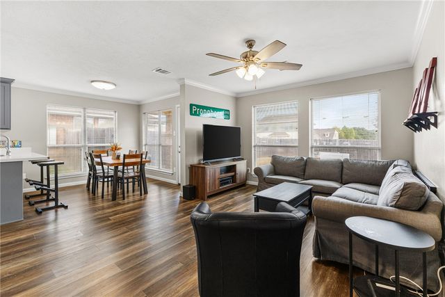 408 Pronghorn Loop, College Station, TX 77845