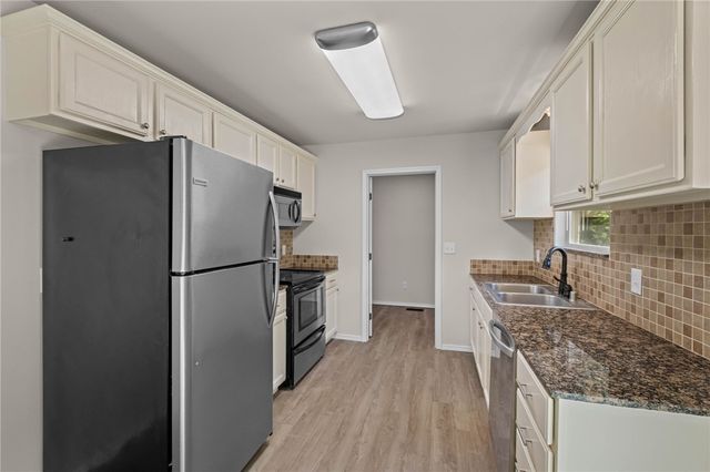 4 Kirkoswald Lane, Bella Vista, AR 72715