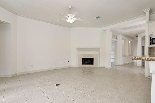 15 Rockledge, The Woodlands, TX 77382