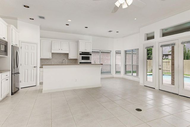 15 Rockledge, The Woodlands, TX 77382