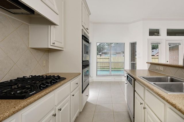 15 Rockledge, The Woodlands, TX 77382