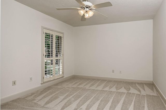 15 Rockledge, The Woodlands, TX 77382