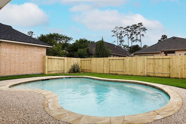 15 Rockledge, The Woodlands, TX 77382