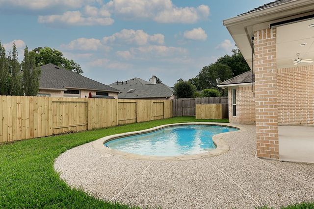 15 Rockledge, The Woodlands, TX 77382