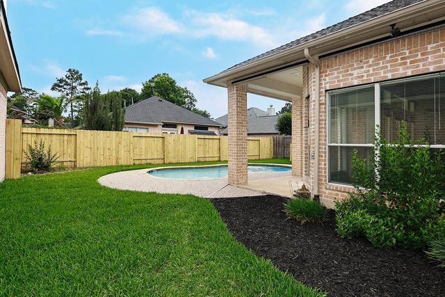 15 Rockledge, The Woodlands, TX 77382