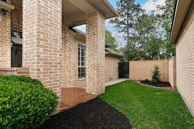 15 Rockledge, The Woodlands, TX 77382