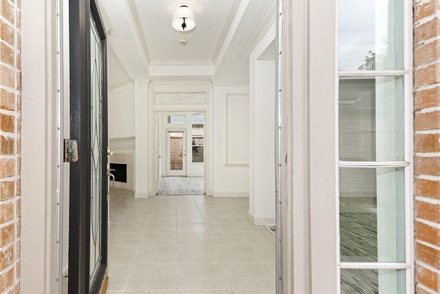 15 Rockledge, The Woodlands, TX 77382