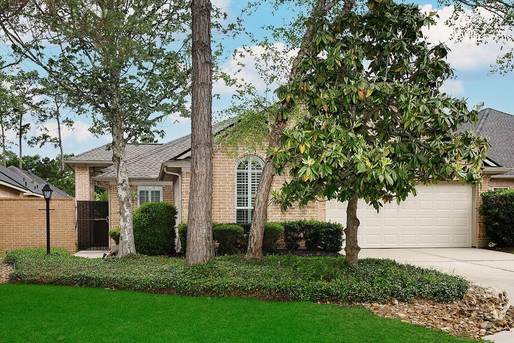 15 Rockledge, The Woodlands, TX 77382