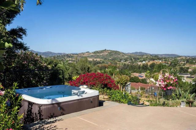 969 Viletta Drive, San Diego, CA 92027
