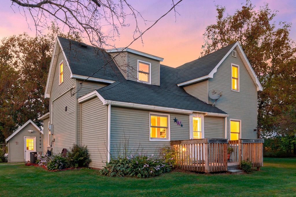 400 South Road, Centuria, WI 54824