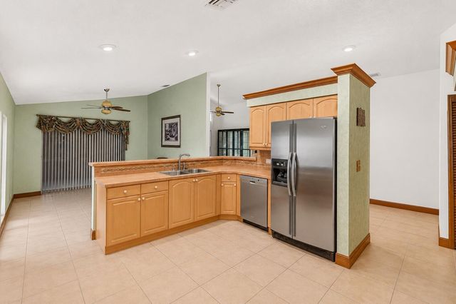 1059 Fairfax Circle W, Boynton Beach, FL 33436