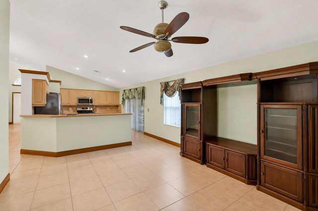 1059 Fairfax Circle W, Boynton Beach, FL 33436