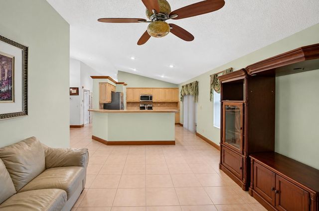 1059 Fairfax Circle W, Boynton Beach, FL 33436